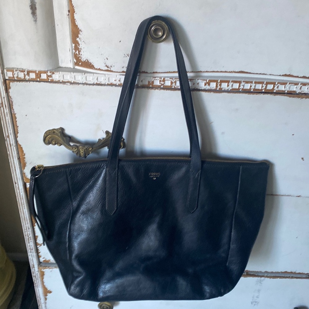 Black fossil handbag